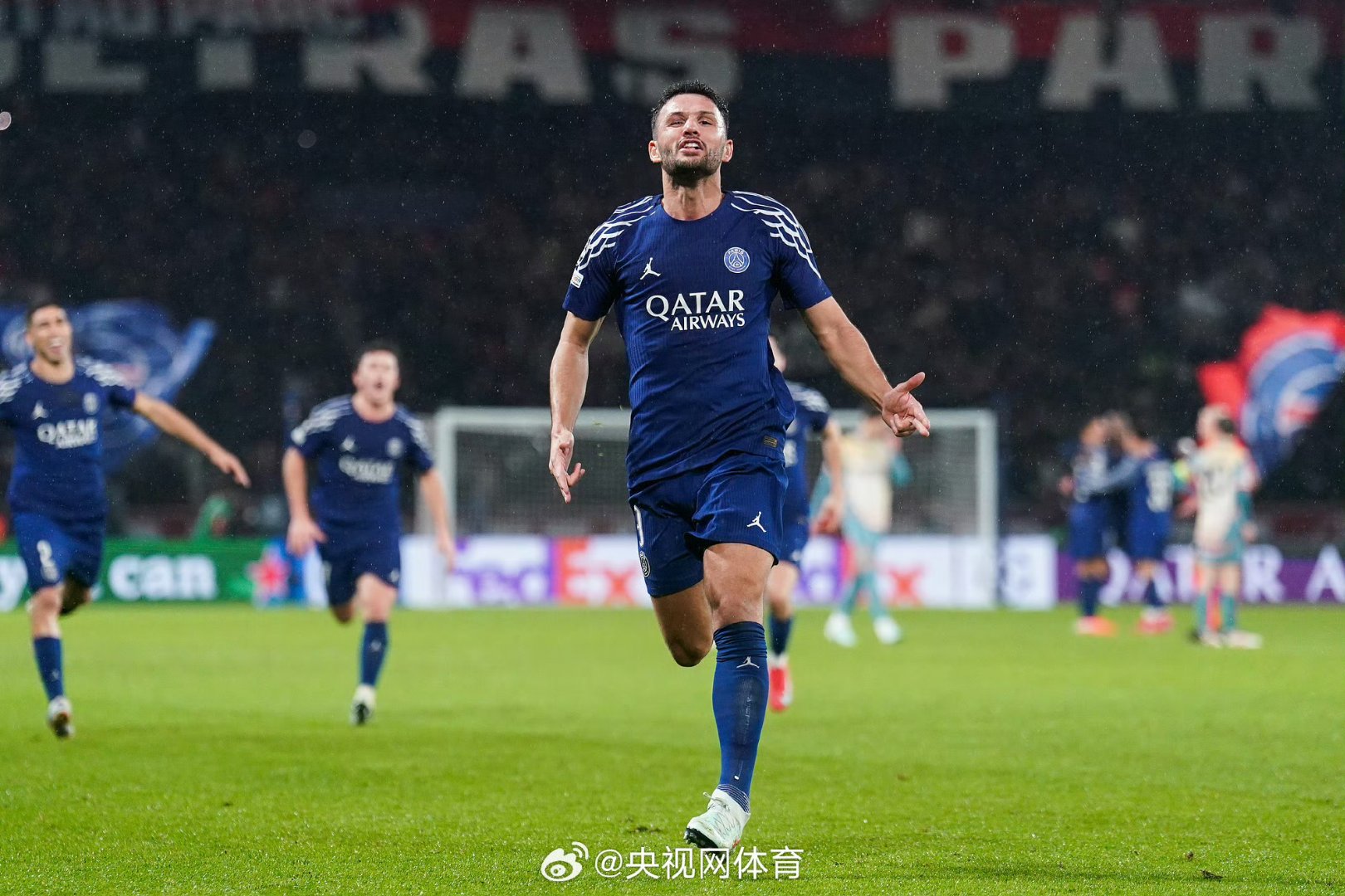 巴黎圣日耳曼核心球员被曝转会传闻，引球迷热议，对于作为.